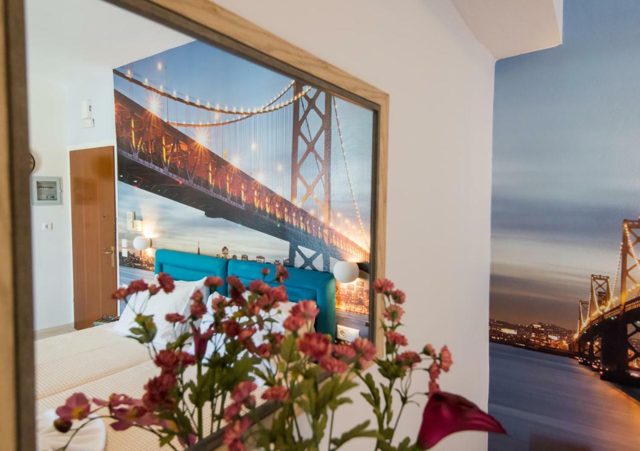 Christina'S Luxury Apartment 罗希姆诺 外观 照片